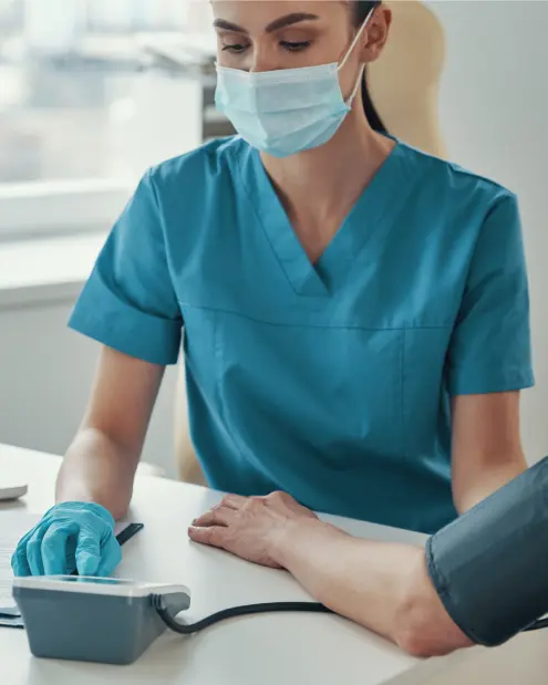 Photo d'un médecin, pour illustrer un client de Semaphors, Expert en informatique de santé