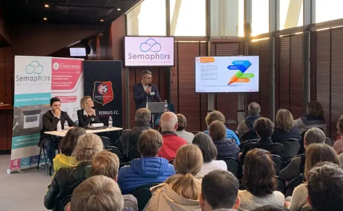 conf_left Photo de Arnaud Germain, parlant lors de la soirée Ségur de la santé à Rennes