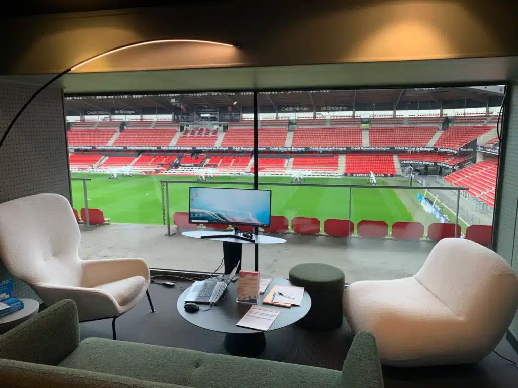 front-view Photo de goodies Semaphors devant le Stade de foot Rennais